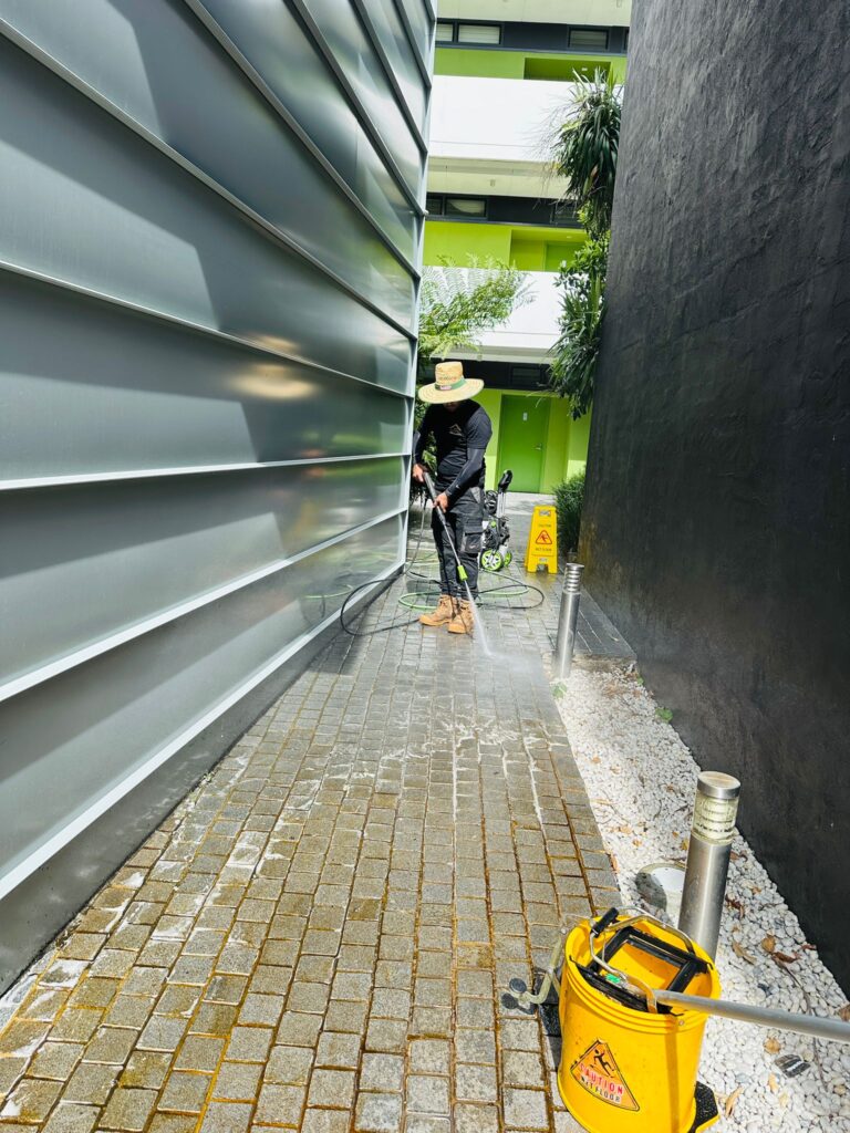 whatsapp image 2025 10 10 at 15.17.58 (1)